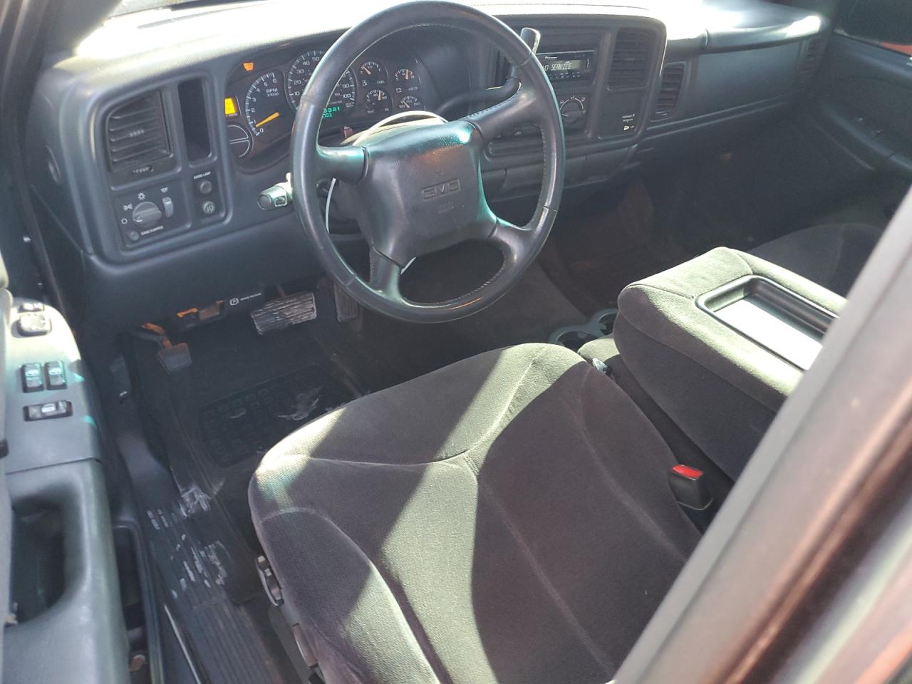 2001 GMC Sierra - Image 8