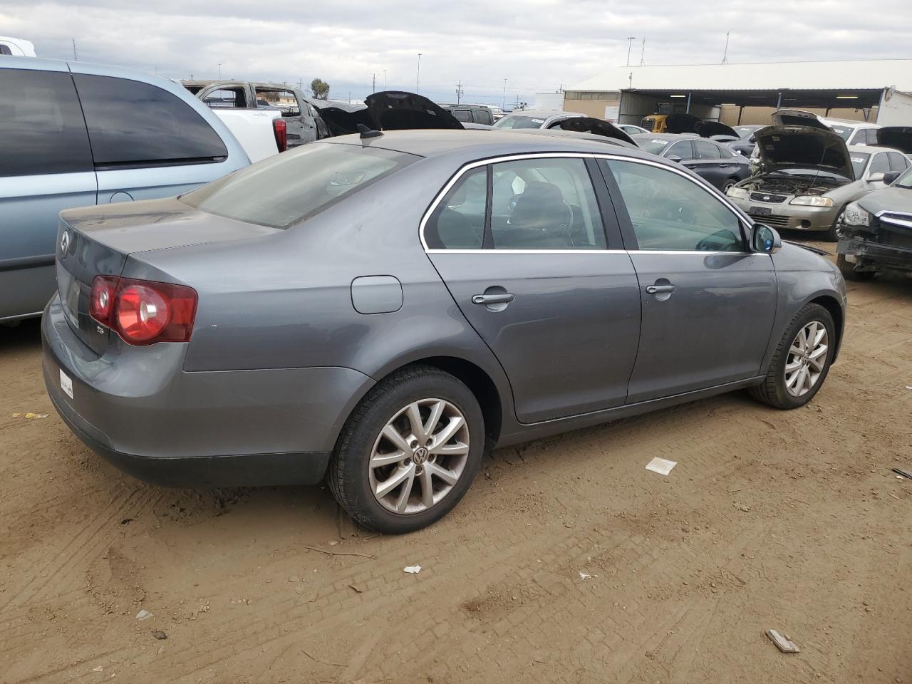 2010 Volkswagen Jetta - Image 3