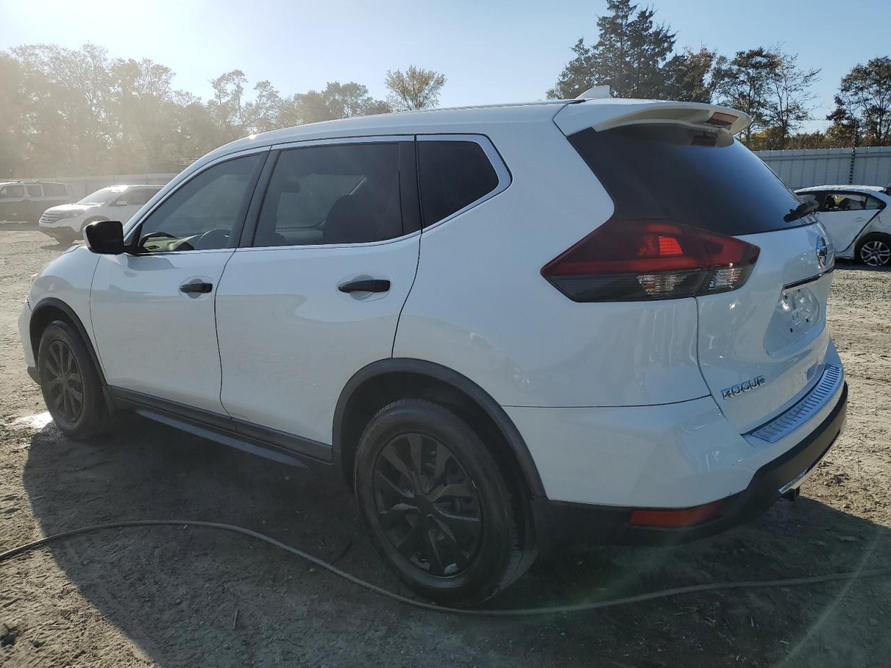 2018 Nissan Rogue - Image 2
