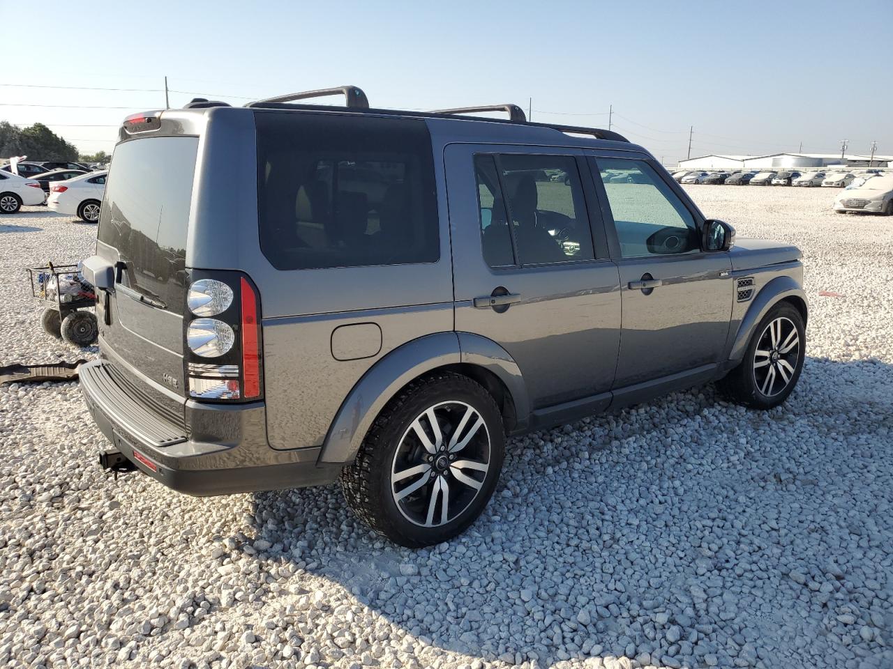 2016 Land Rover LR4 - Image 3