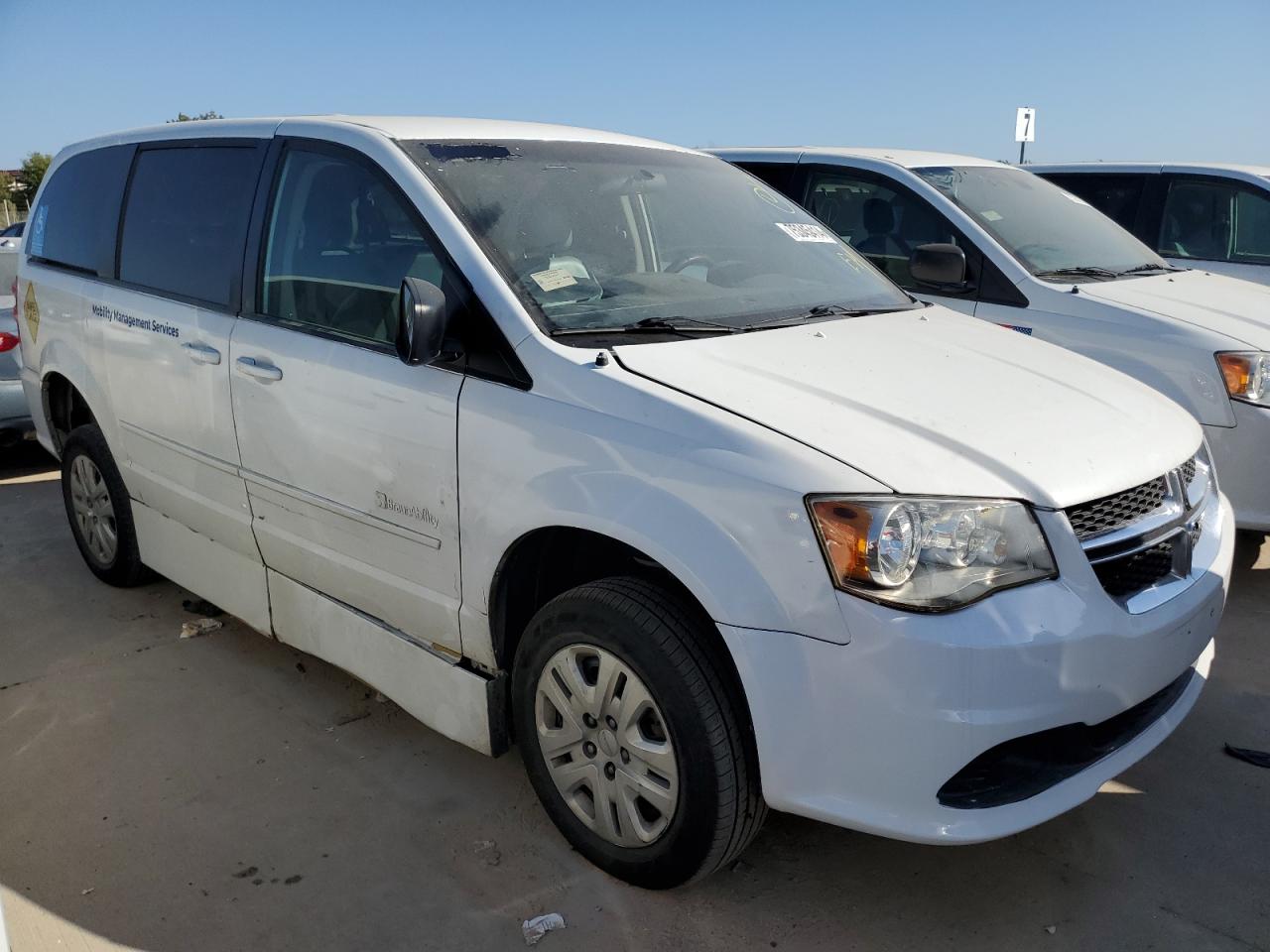 2017 Dodge Caravan - Image 4