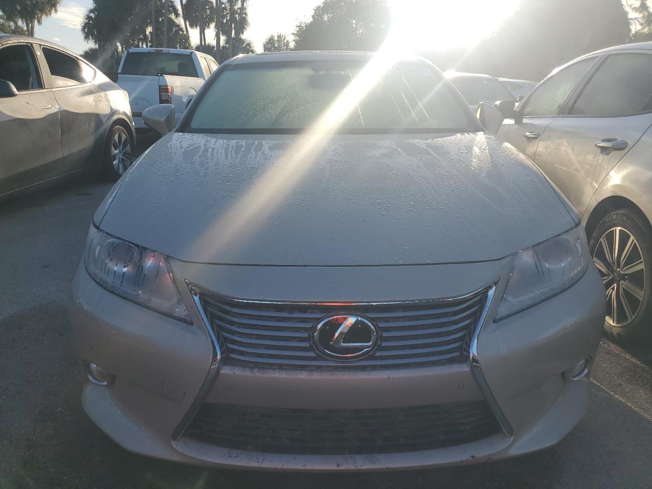 2013 Lexus ES - Image 5