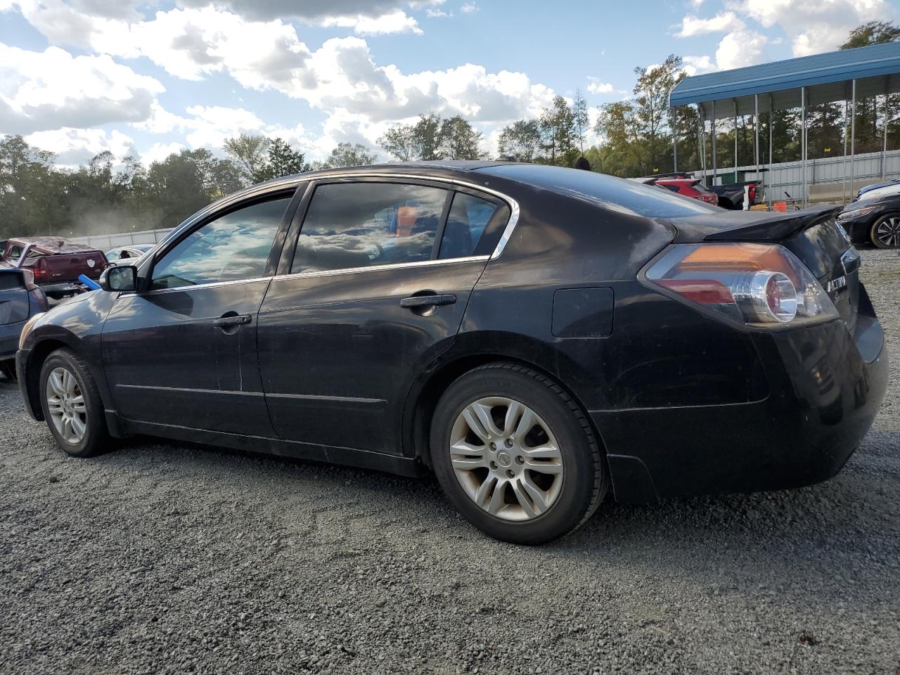 2010 Nissan Altima - Image 2