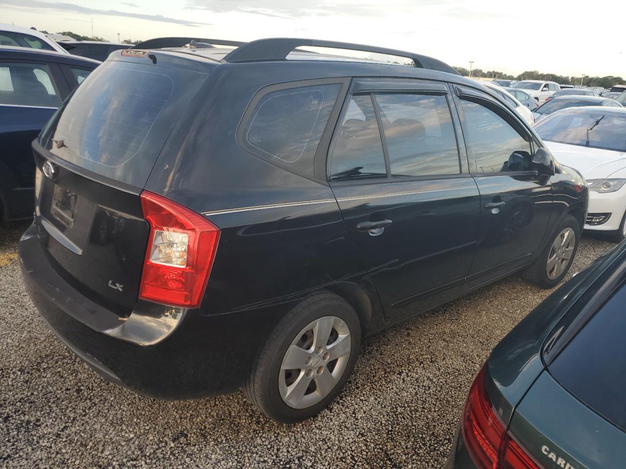2009 Kia Rondo - Image 3