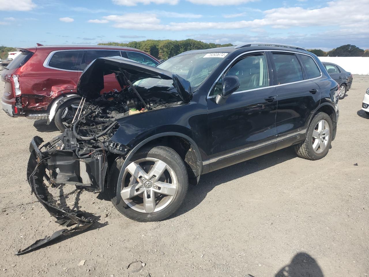 2014 Volkswagen Touareg - Image 1