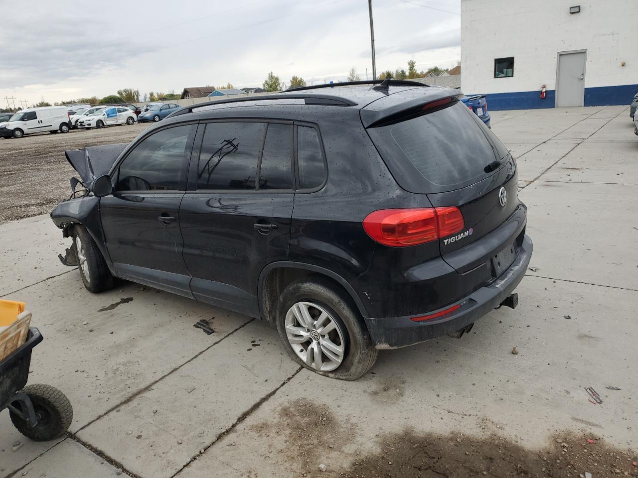 2017 Volkswagen Tiguan - Image 2