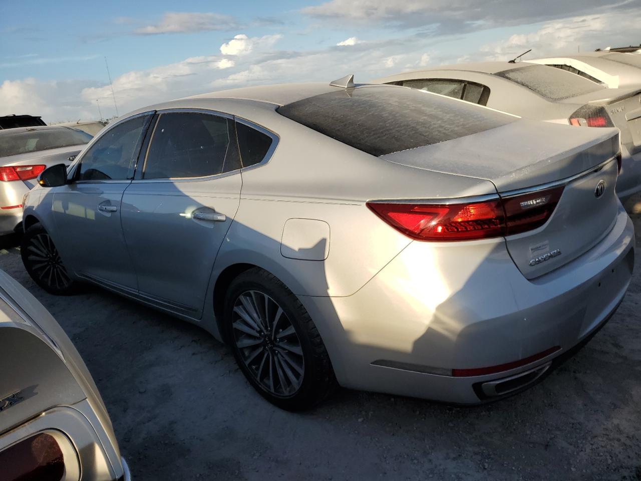 2017 Kia Cadenza - Image 2