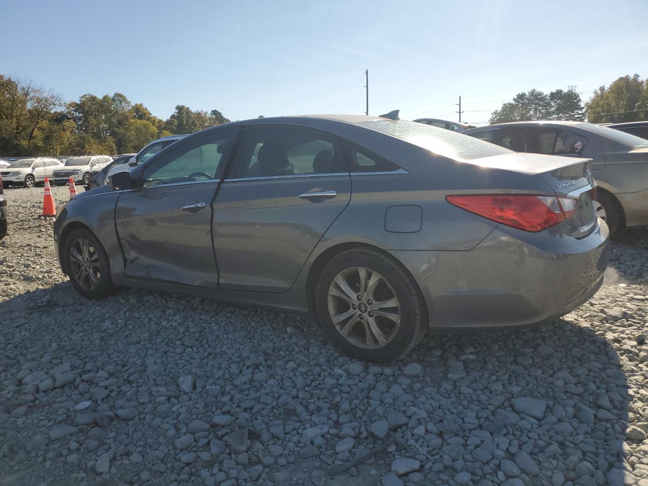 2013 Hyundai Sonata - Image 2