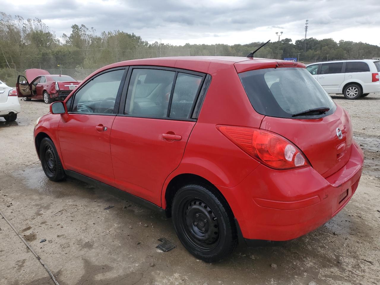 2011 Nissan Versa - Image 2