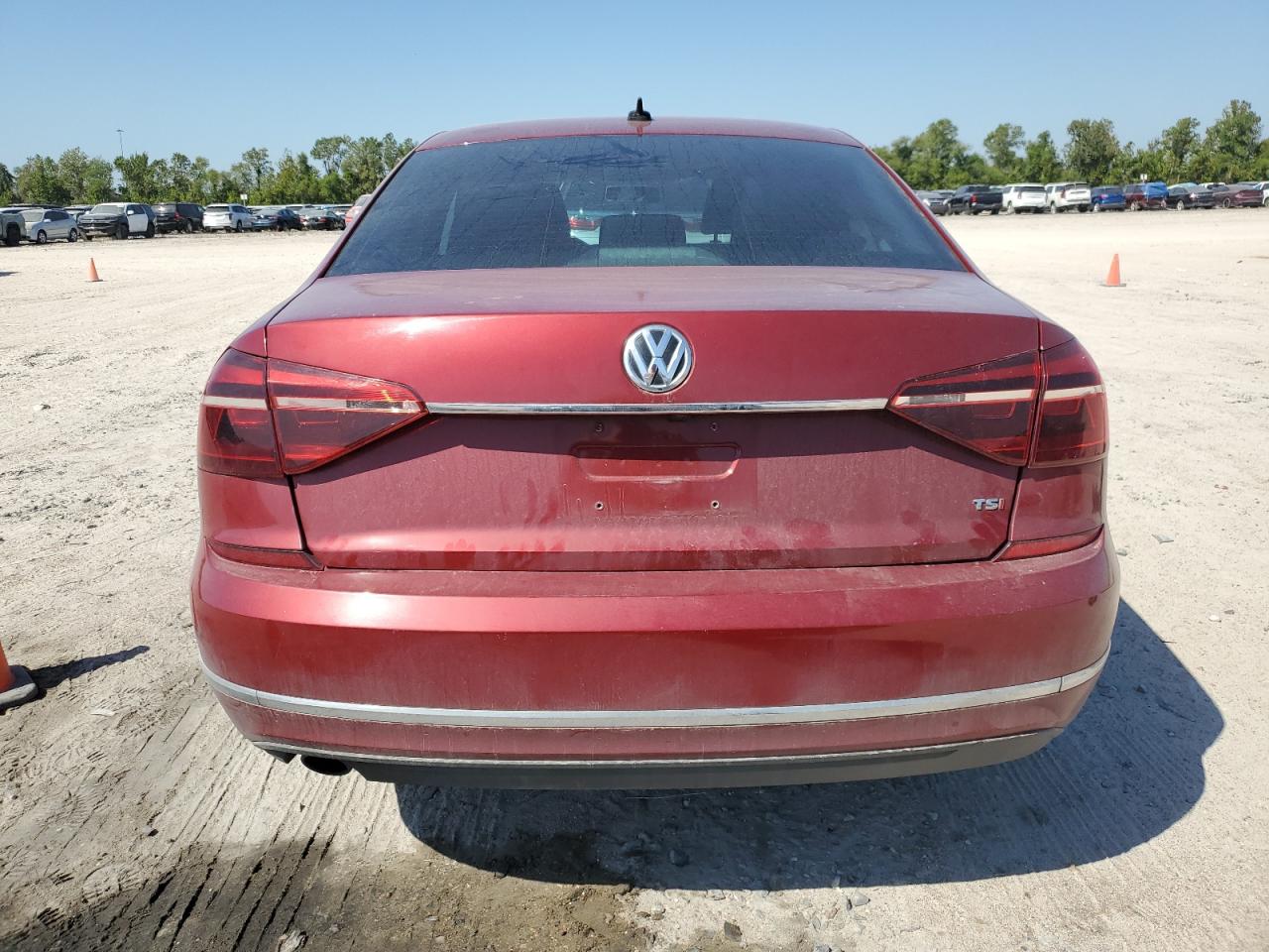 1VWBA7A32JC017953 2018 Volkswagen Passat Se