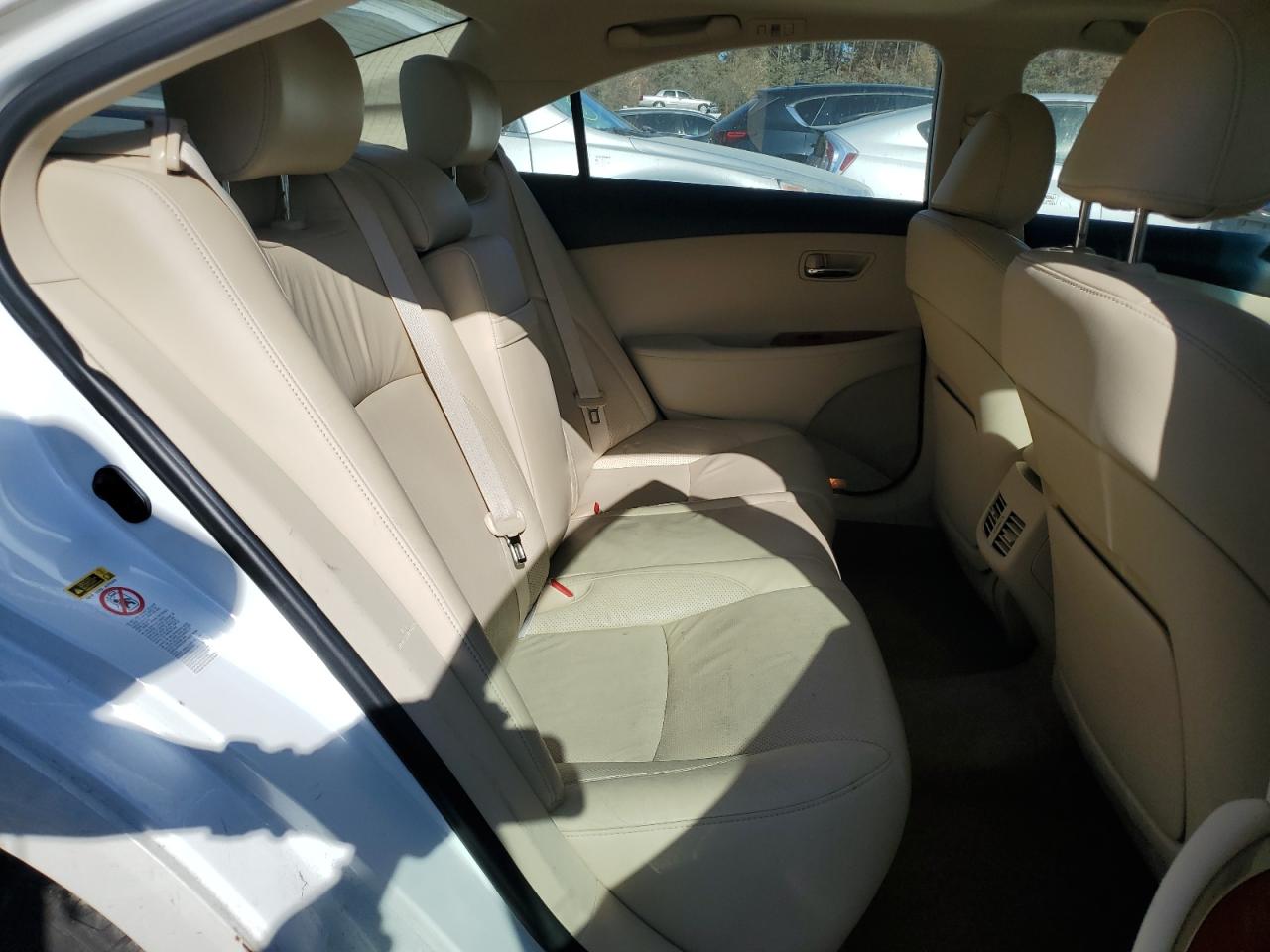 2011 Lexus ES - Image 11