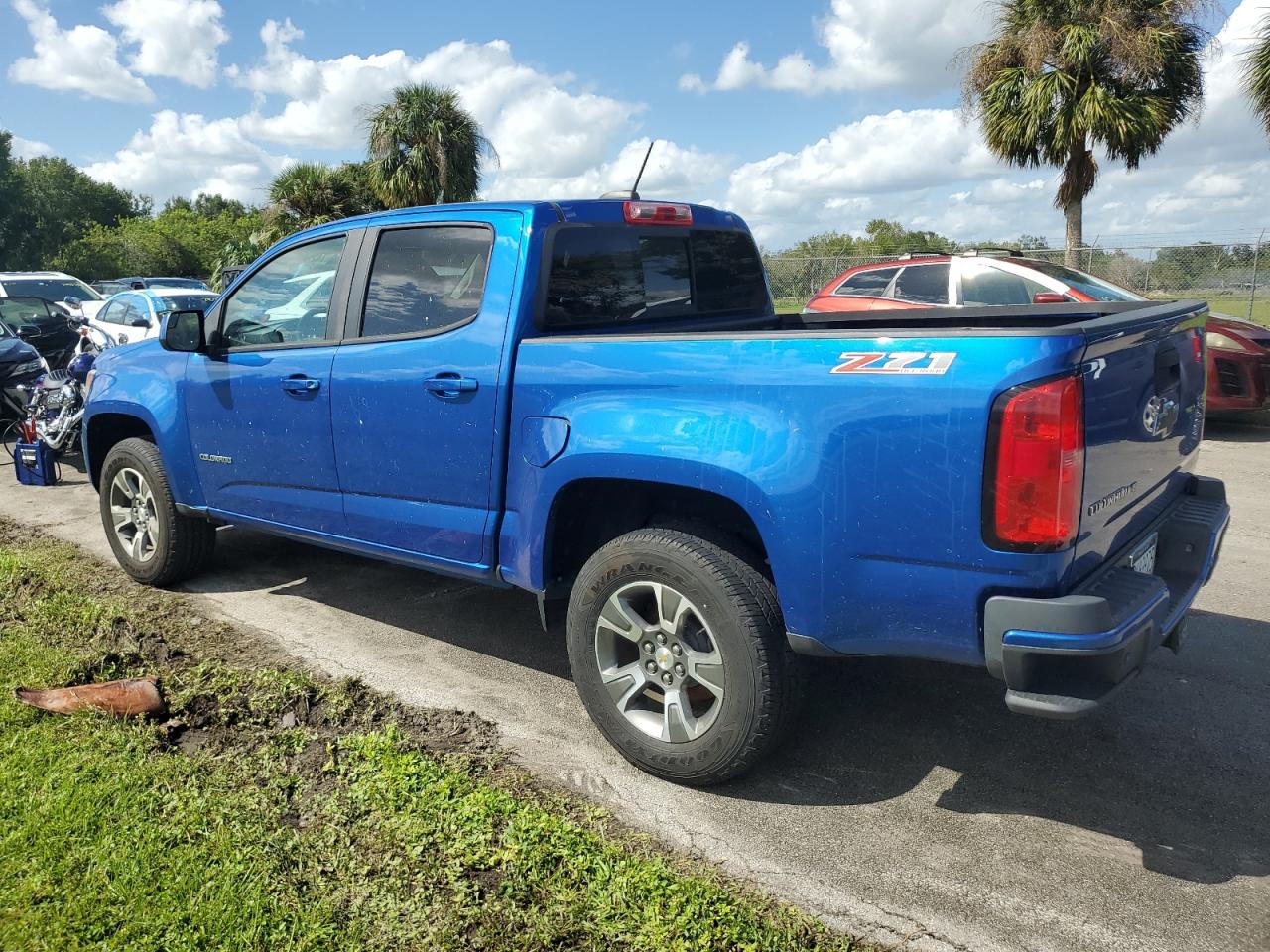 VIN 1GCGTDEN7K1200470 2019 CHEVROLET COLORADO no.2