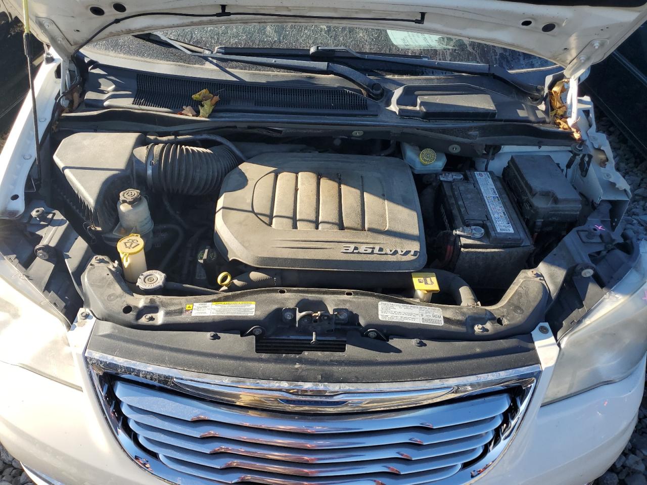 2013 Chrysler Town & Country - Image 12