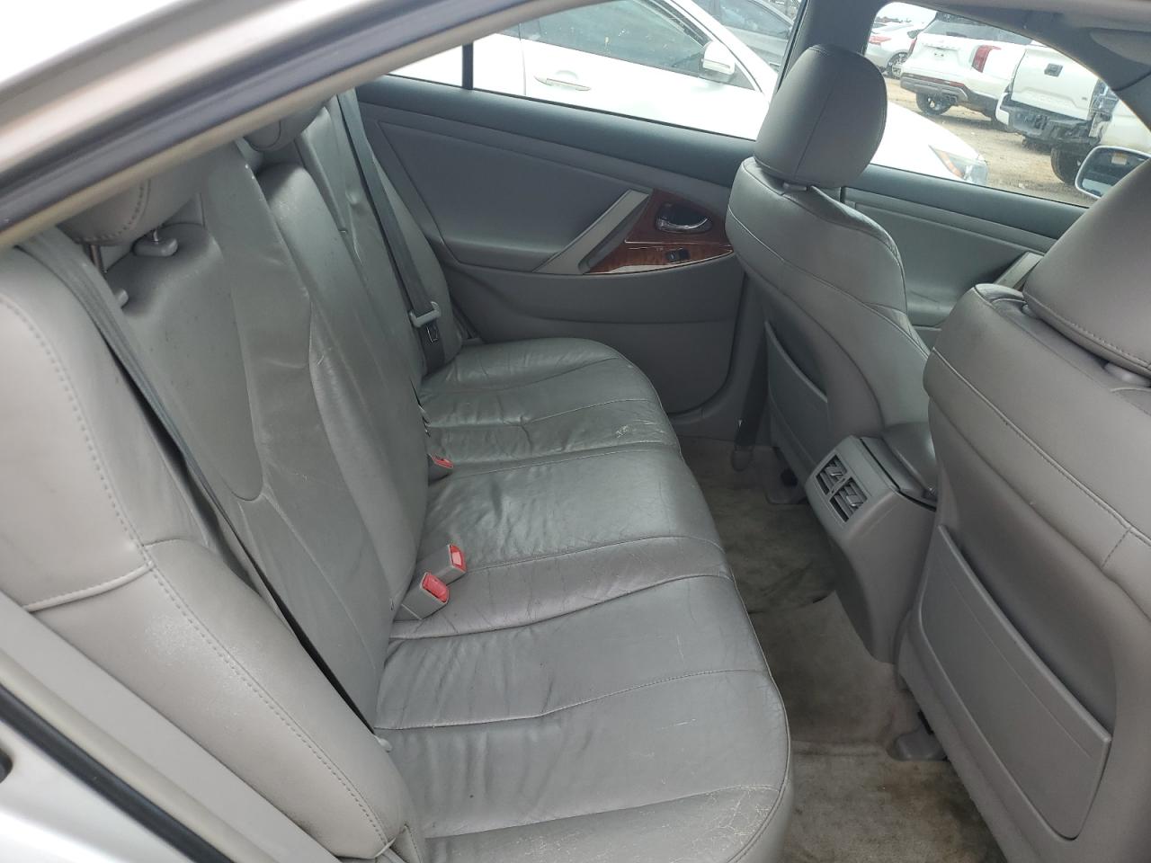 2010 Toyota Camry - Image 11