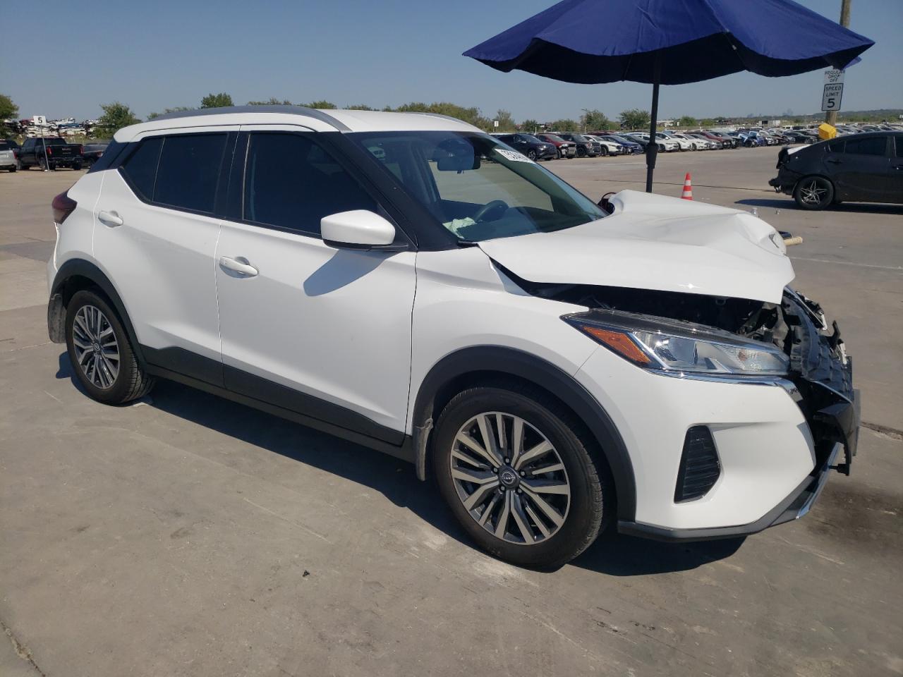 2022 Nissan Kicks - Image 4
