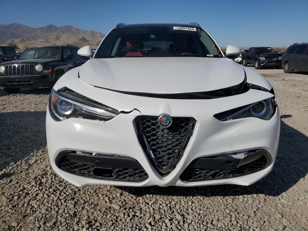 2018 Alfa Romeo Stelvio - Image 5
