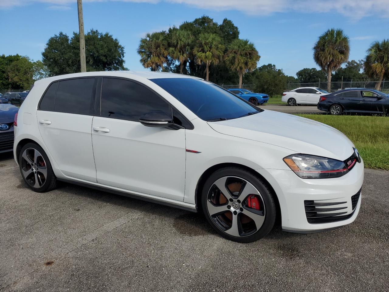 2017 Volkswagen GTI - Image 4