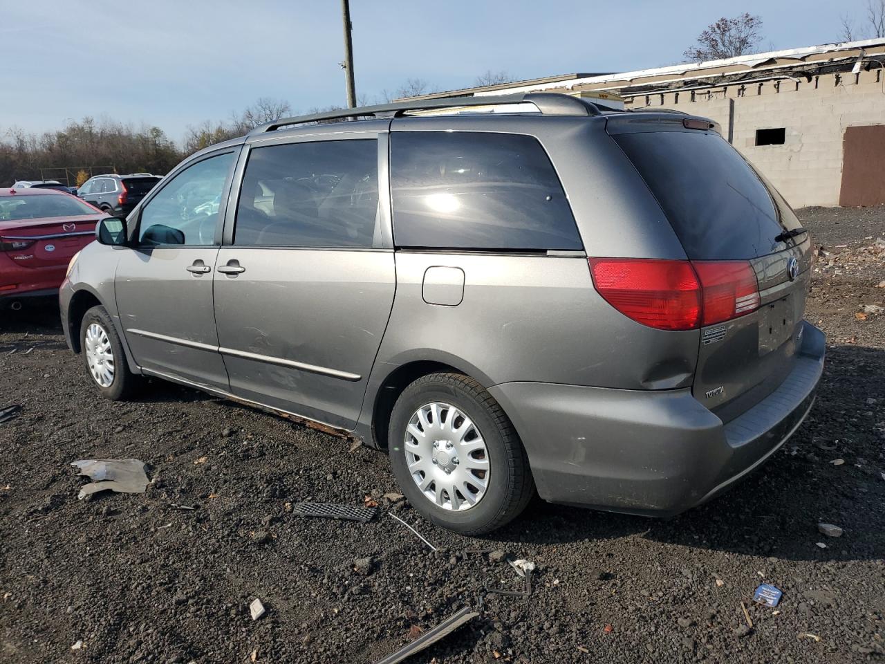 2004 Toyota Sienna - Image 2