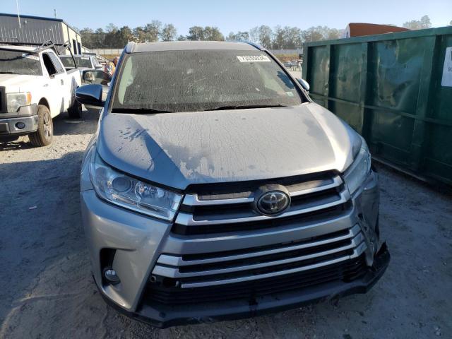  TOYOTA HIGHLANDER 2017 Srebrny