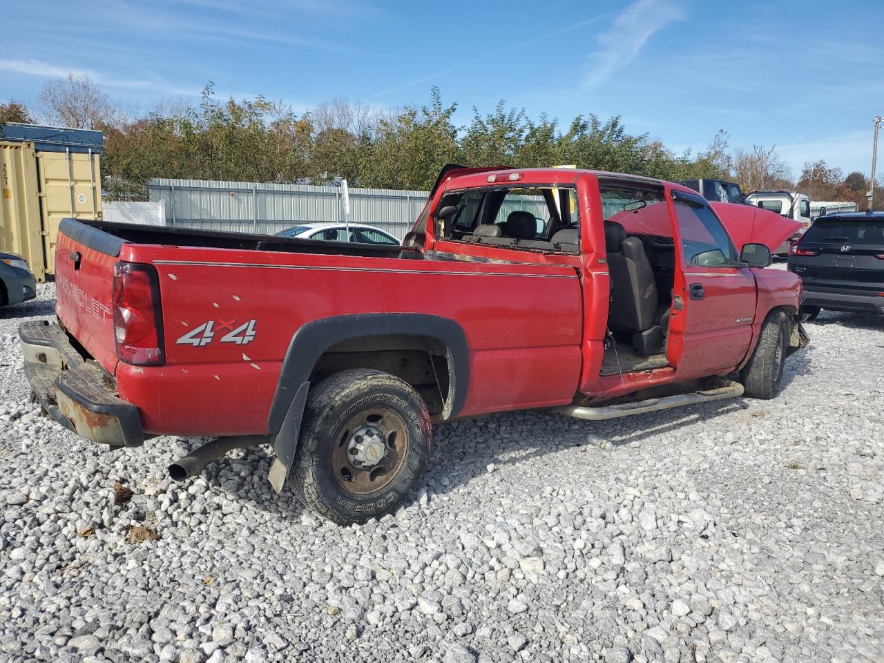 2005 Chevrolet Silverado - Image 3