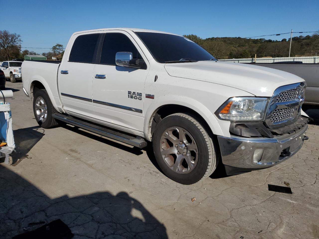 2016 RAM 1500 - Image 4