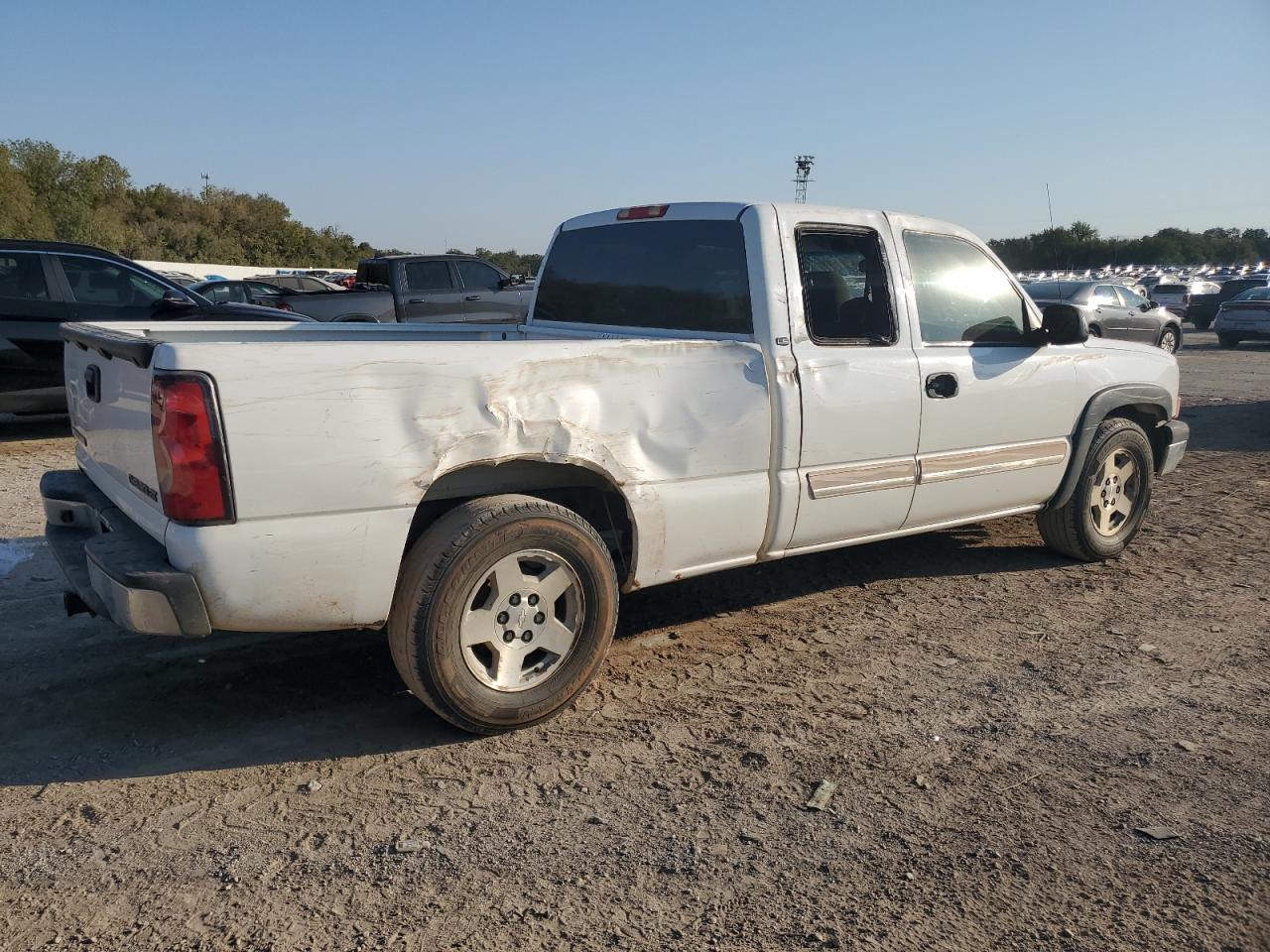 2005 Chevrolet Silverado - Image 3