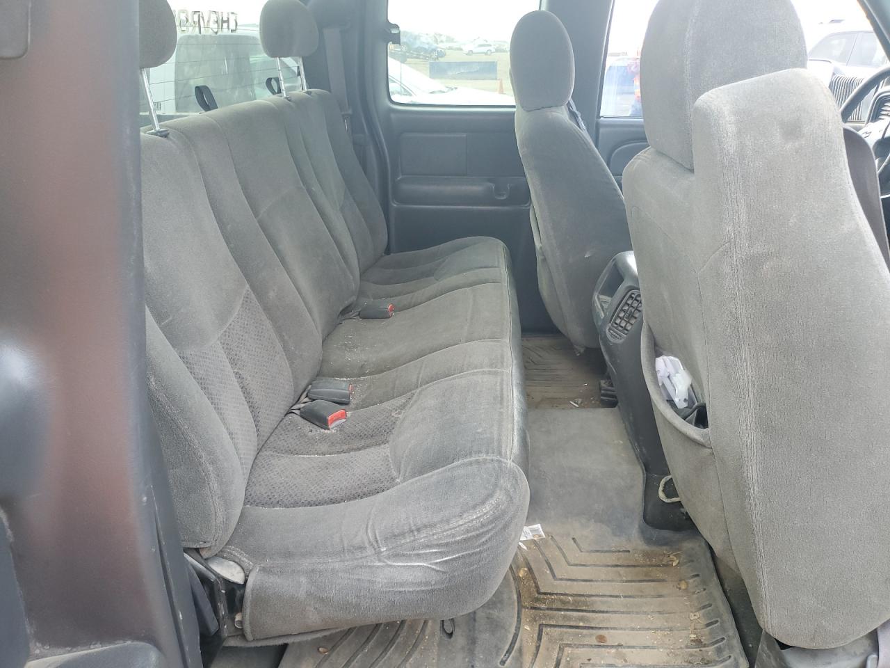 2004 Chevrolet Silverado - Image 10