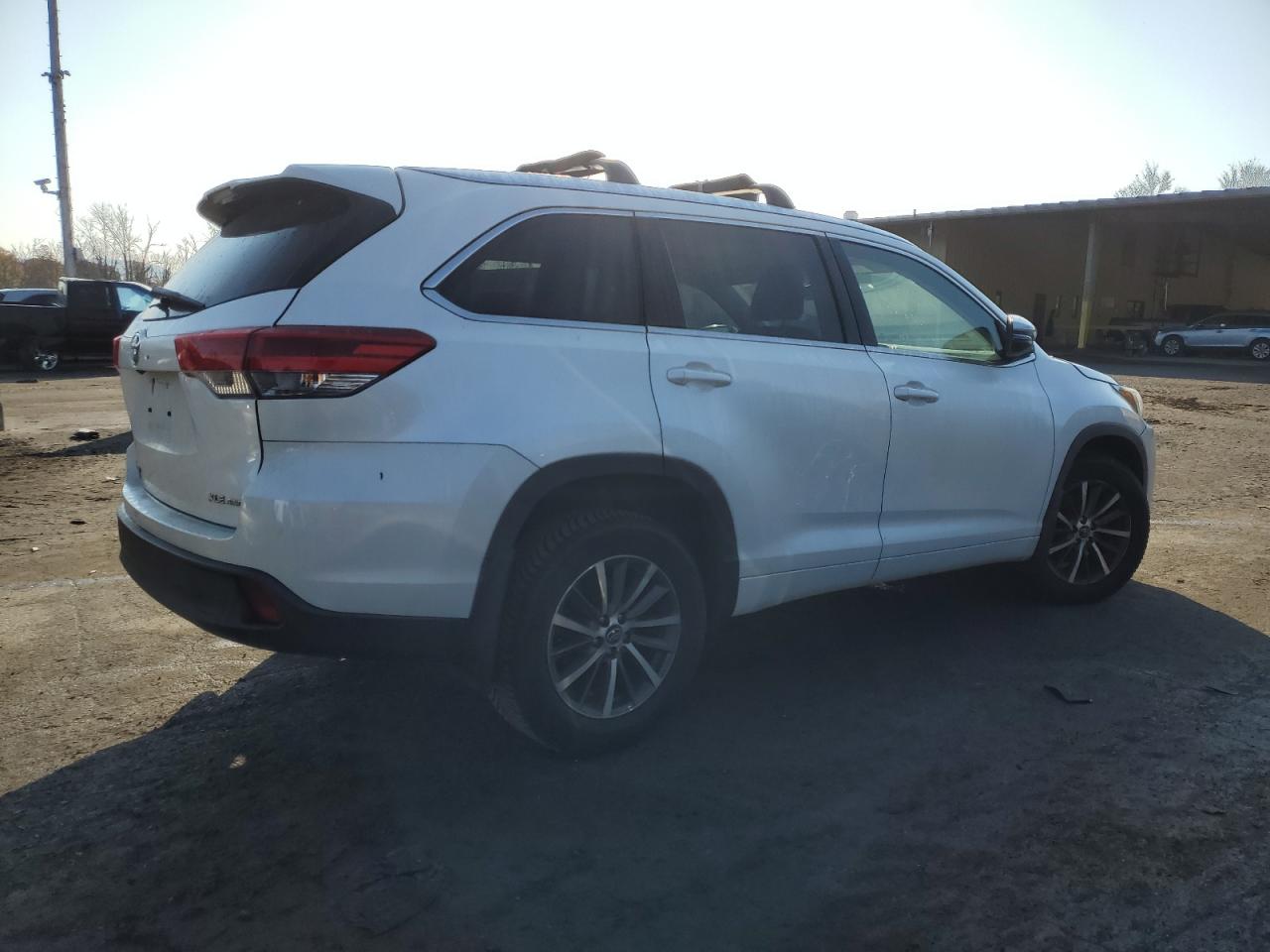 2017 Toyota Highlander - Image 3