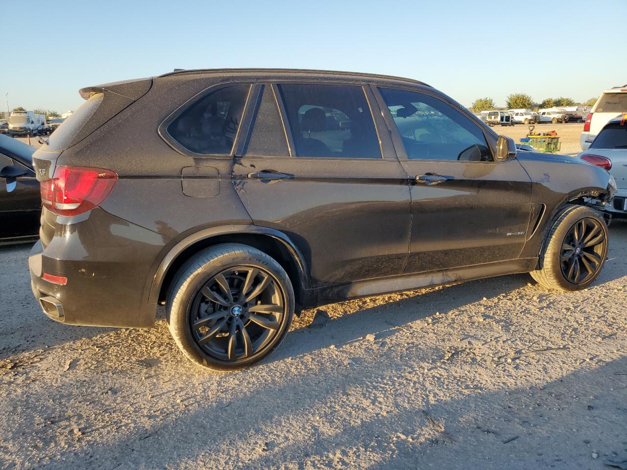 VIN 5UXKR2C53J0Z20433 2018 BMW X5 no.3