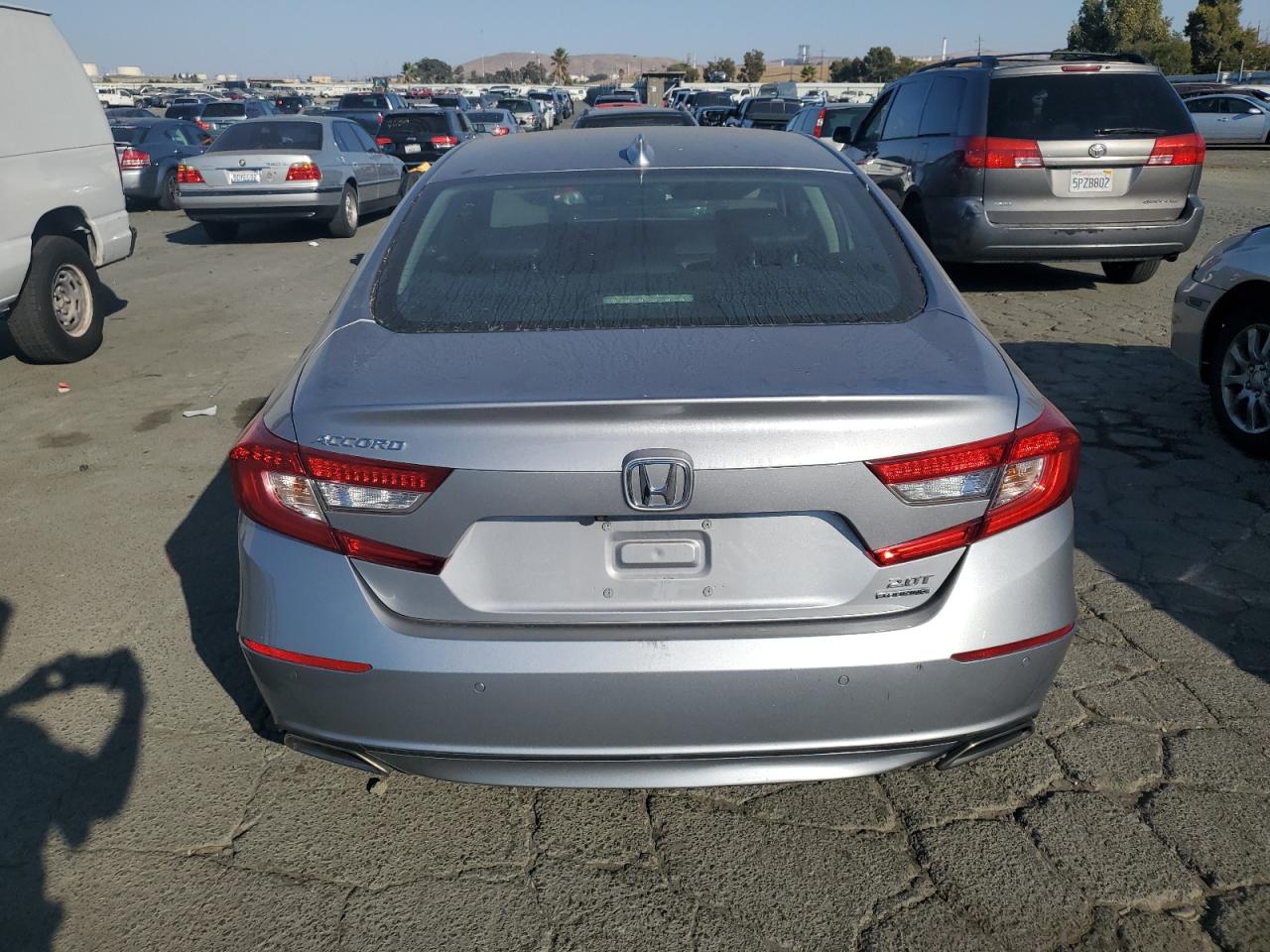 1HGCV2F95JA012108 2018 Honda Accord Touring