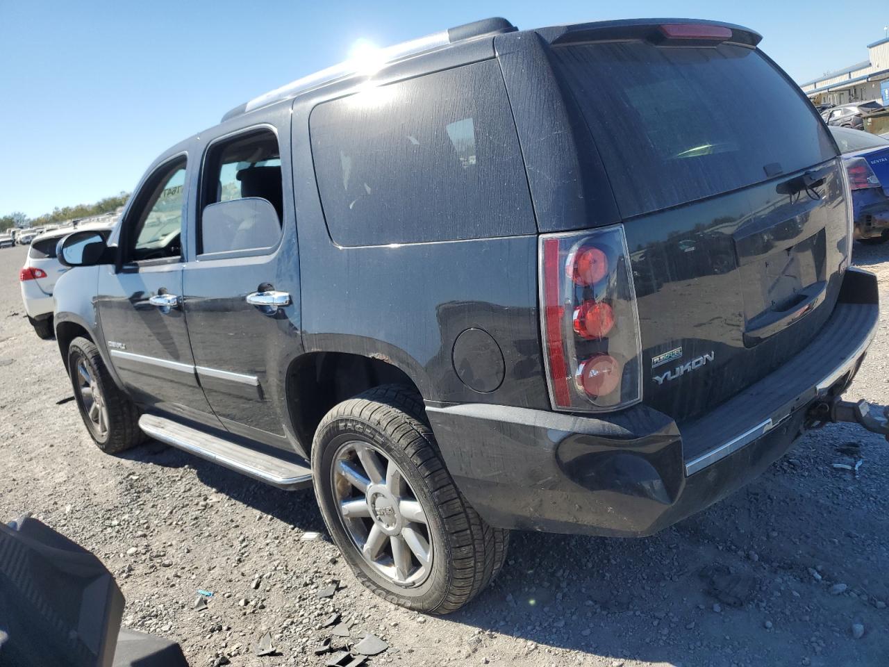 2012 GMC Yukon - Image 2