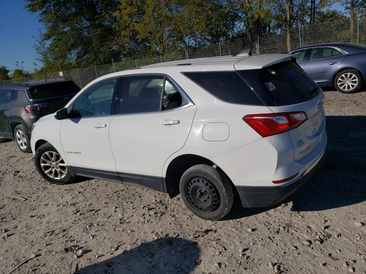 2GNAXJEV8J6289185 2018 CHEVROLET EQUINOX - Image 2