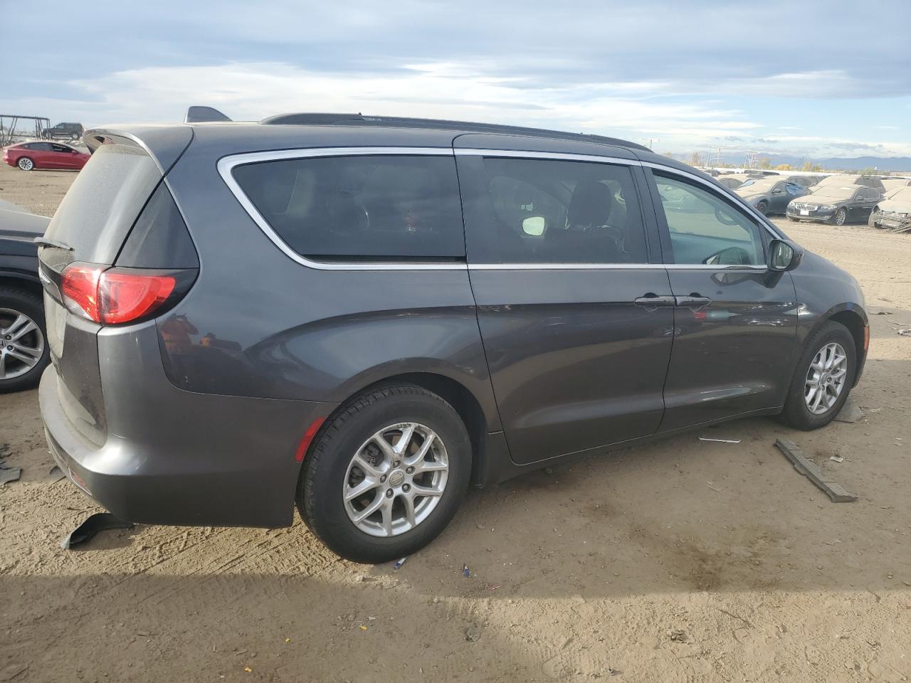 2020 Chrysler Voyager - Image 3