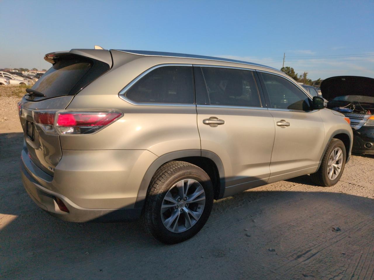 2015 Toyota Highlander Xle VIN: 5TDKKRFH5FS045316 Lot: 75220014