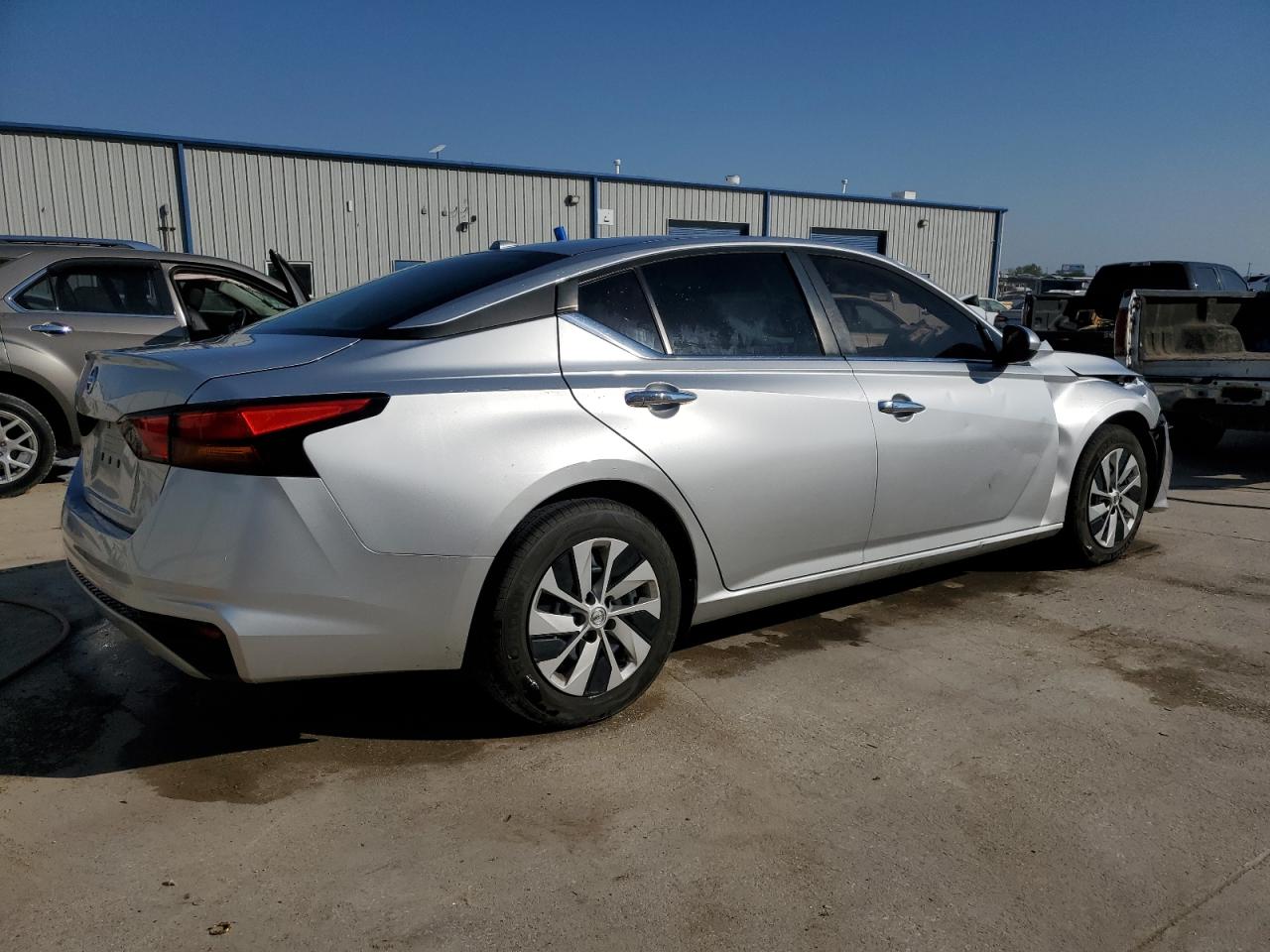 2020 Nissan Altima - Image 3