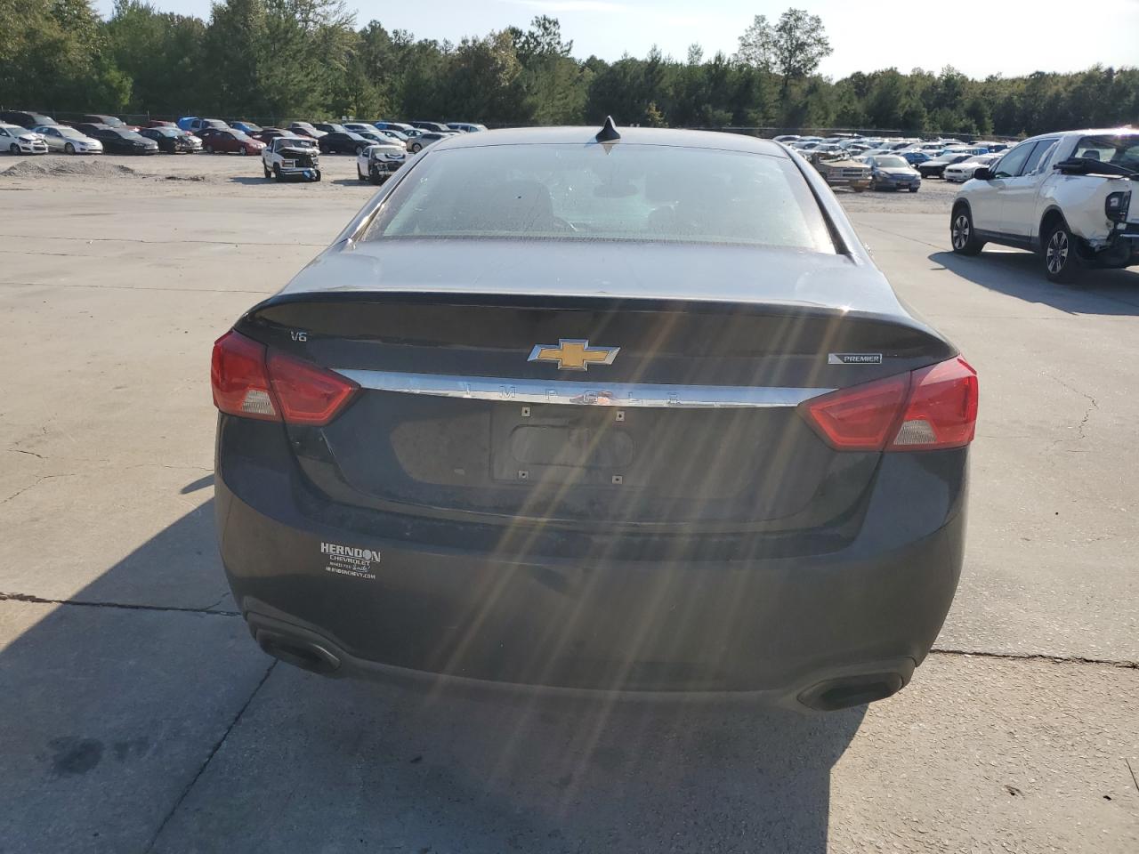 2G1125S36J9138886 2018 Chevrolet Impala Premier