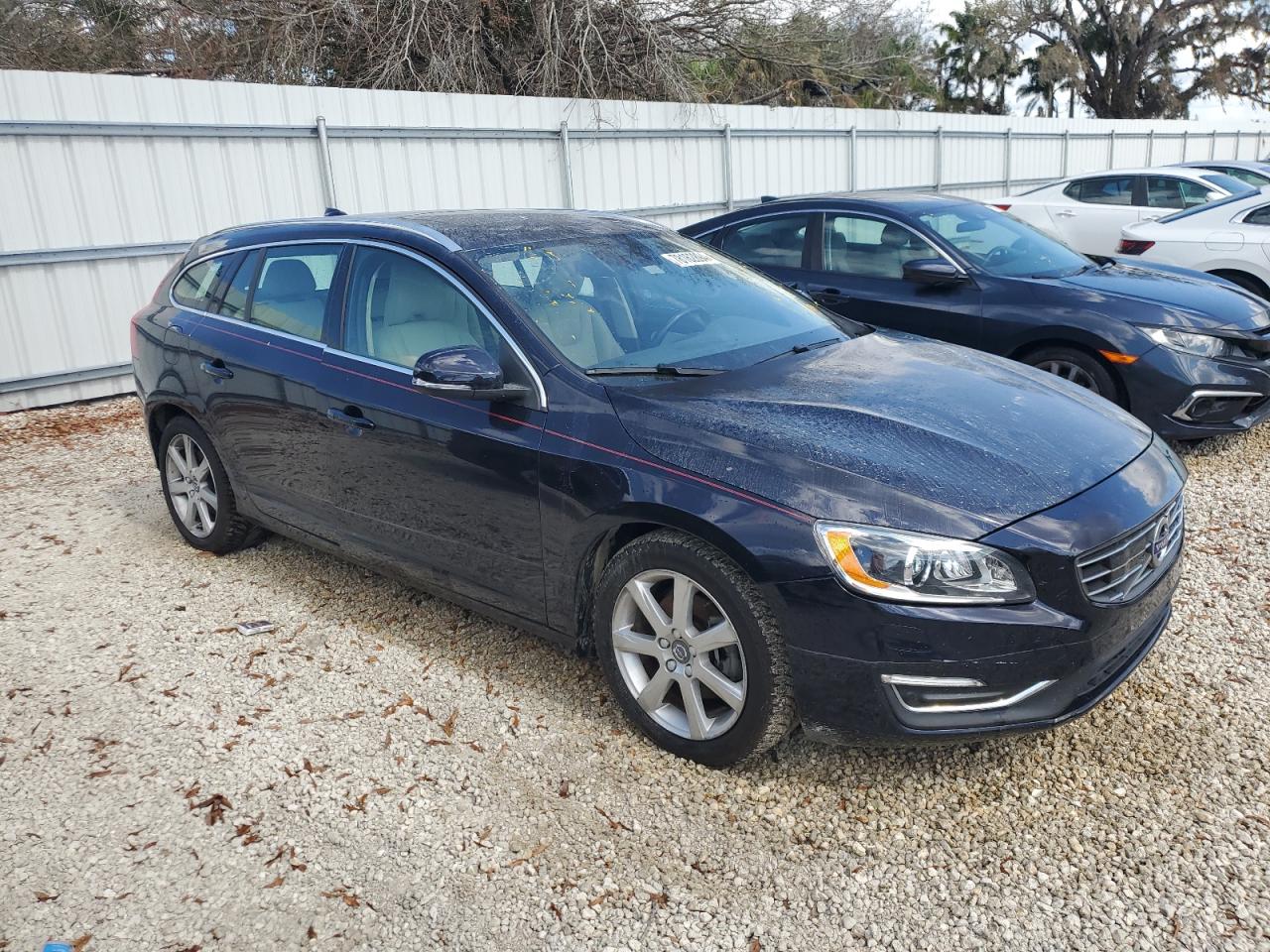 2016 Volvo V60 - Image 4