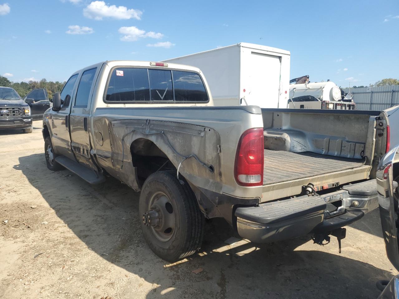 2000 Ford F350 - Image 3