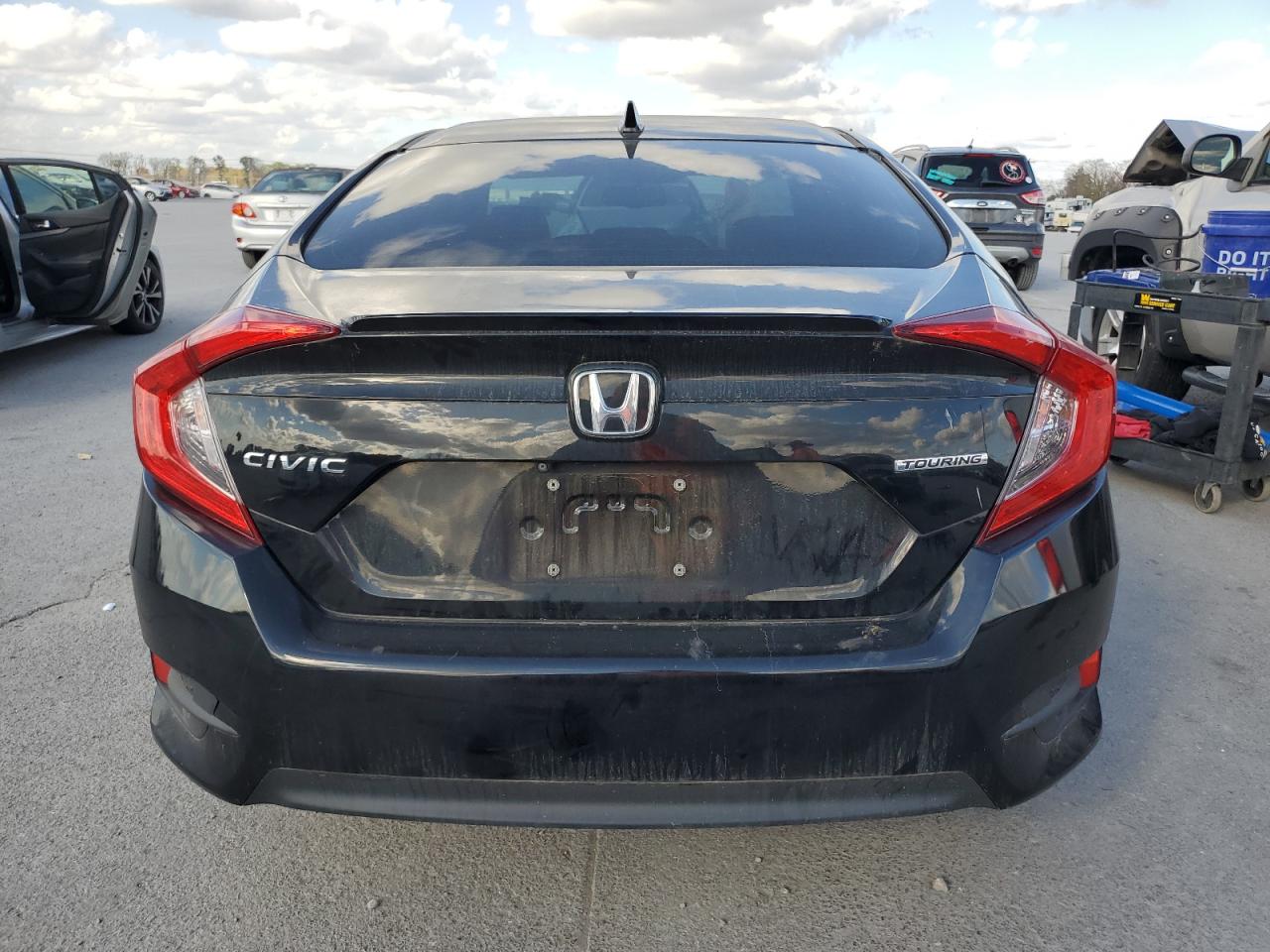 2018 Honda Civic Touring VIN: 19XFC1F90JE001123 Lot: 77484484