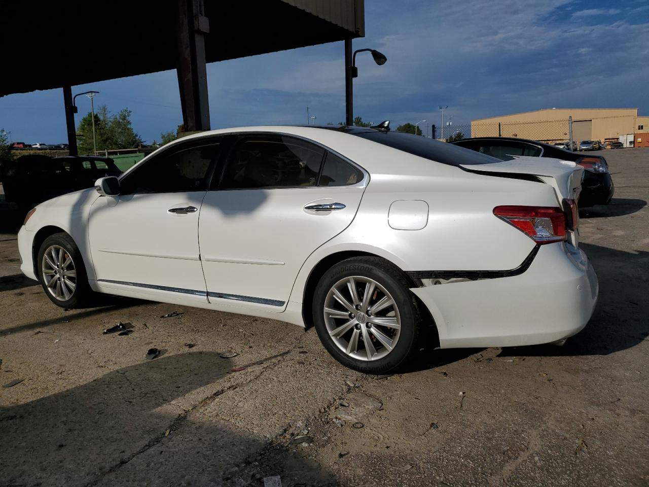 2011 Lexus ES - Image 2