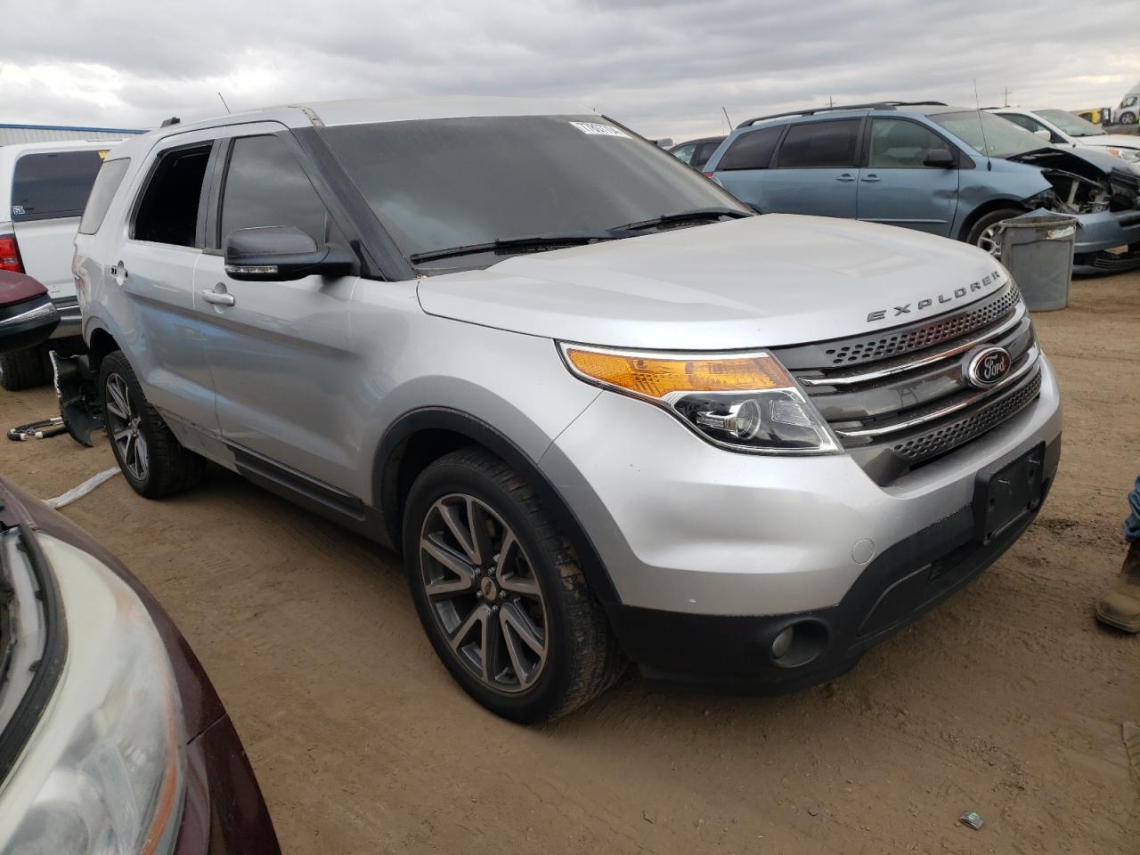 VIN 1FM5K8D86FGA72704 2015 FORD EXPLORER no.4