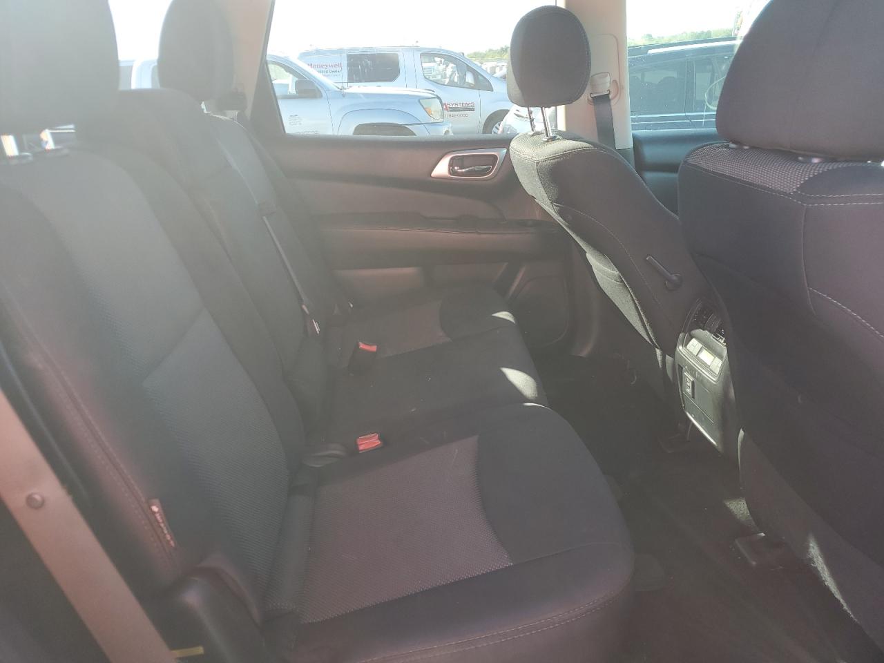 2018 Nissan Pathfinder S VIN: 5N1DR2MN1JC651013 Lot: 75050264