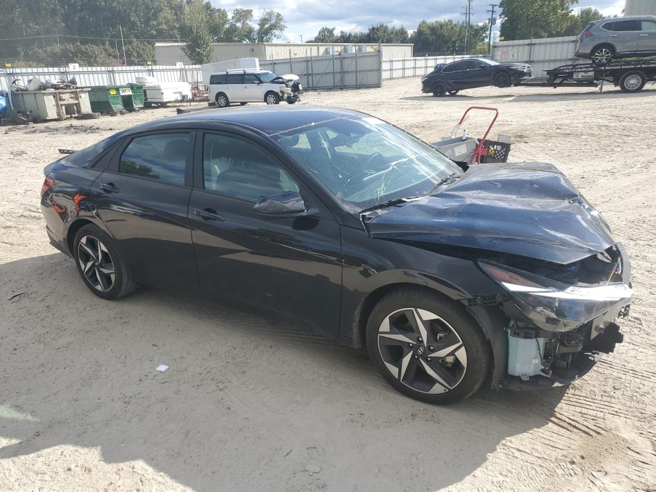 2023 Hyundai Elantra - Image 4