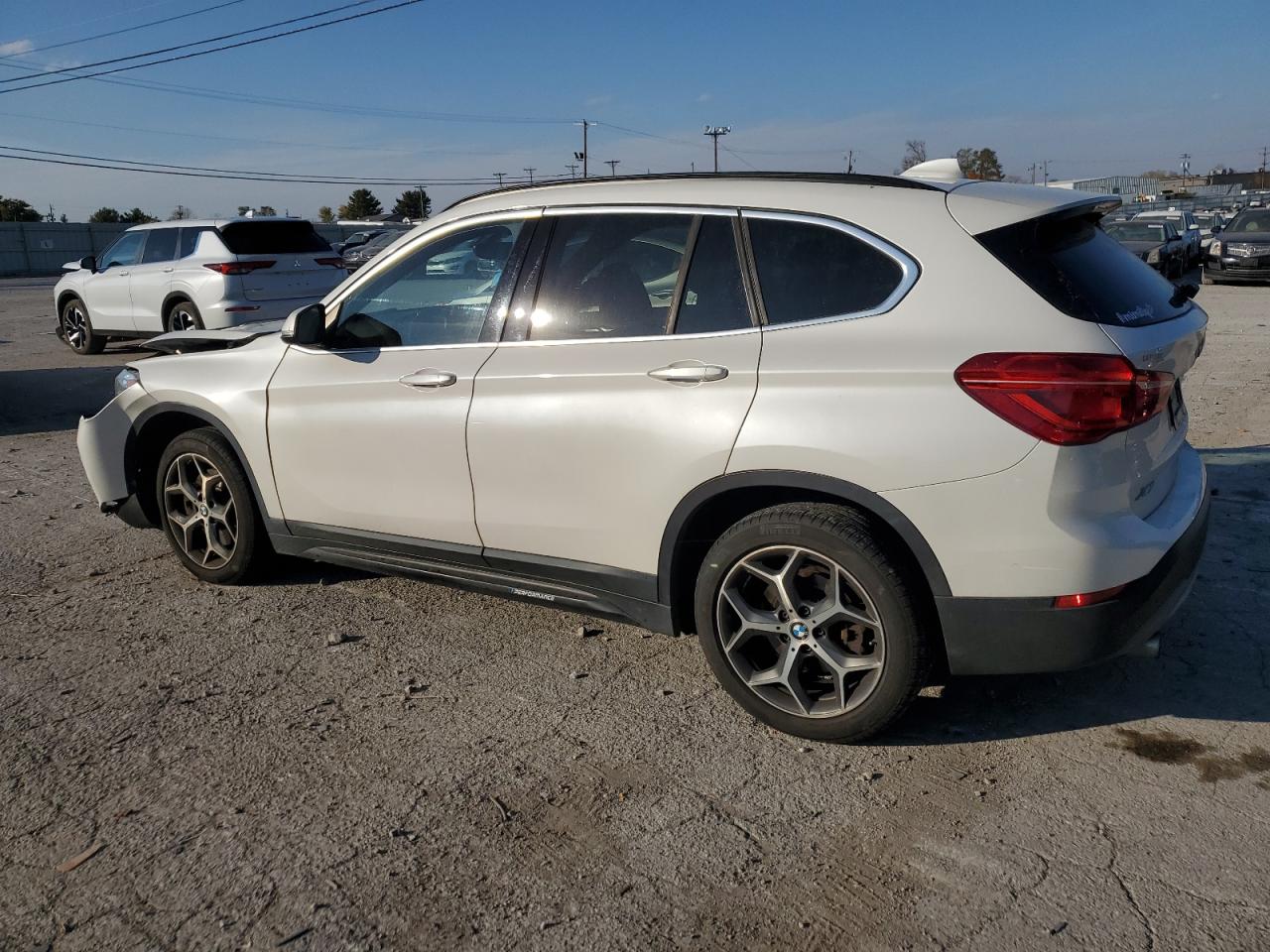 VIN WBXHT3C35J5L27082 2018 BMW X1 no.2