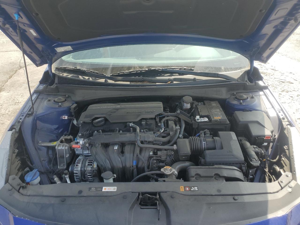 2023 Hyundai Elantra - Image 12
