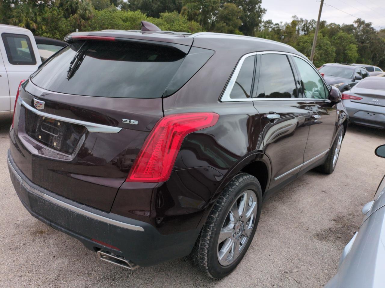 1GYKNCRS7JZ157449 2018 Cadillac Xt5 Luxury