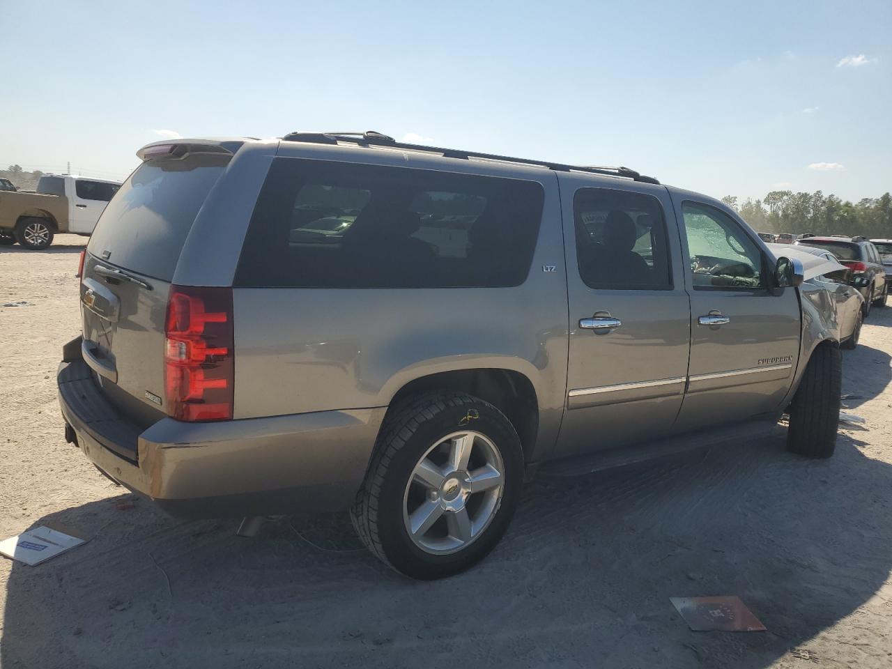 2009 Chevrolet Suburban - Image 3