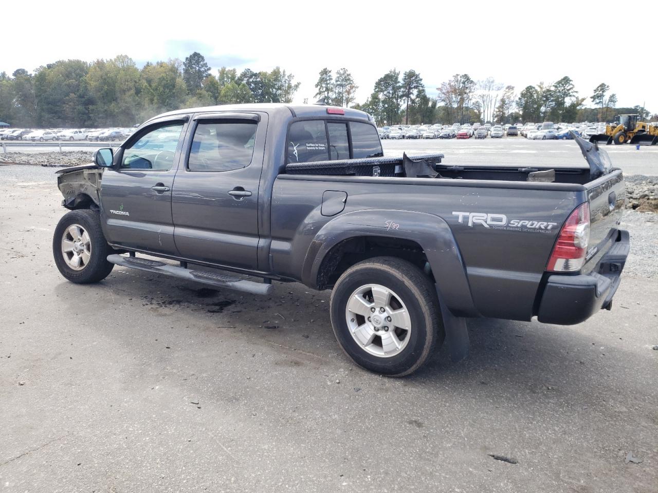 2014 Toyota Tacoma - Image 2