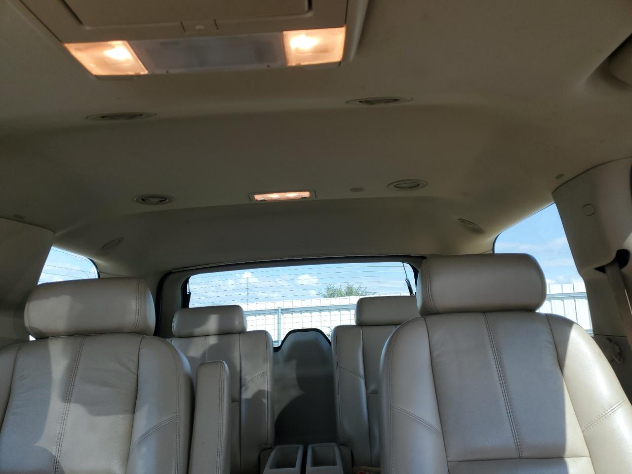 2007 Chevrolet Tahoe - Image 10