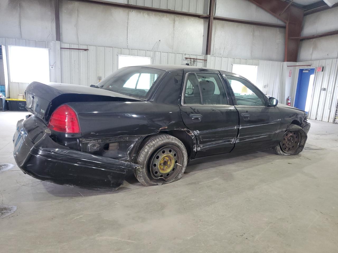 2011 Ford Crown Victoria - Image 3